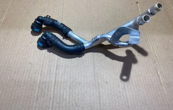 Land Rover Range Rover Sport L494 Engine coolant pipe/hose HPLA18C553GB