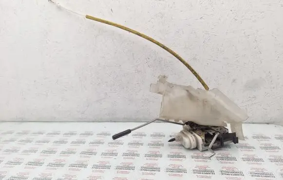 Audi A4 S4 B5 8D Front door lock 8L1837016C