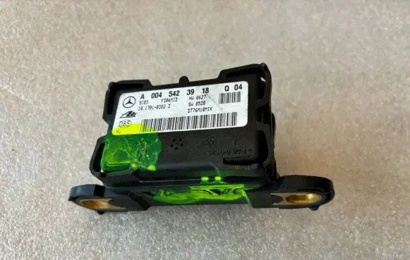 Mercedes-Benz ML W164 ESP acceleration yaw rate sensor A0045423918 10170103823 0045423918
