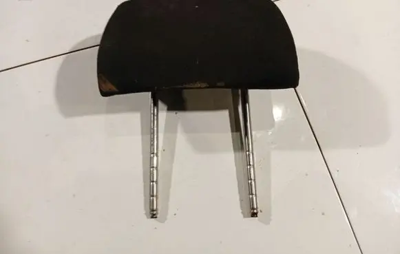 Volkswagen PASSAT B5 Front seat headrest