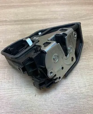 BMW 5 F10 F11 Rear door lock 7229460 A053702