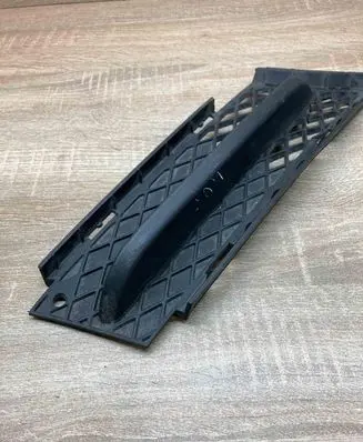 BMW 3 E90 E91 Front bumper lower grill 7154552 RIGHTSIDE