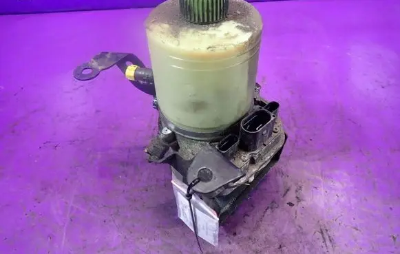 Skoda Fabia Mk1 (6Y) Power steering pump