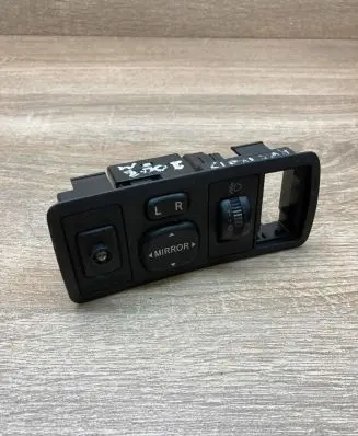 Toyota Avensis T250 Wing mirror switch 8415205050