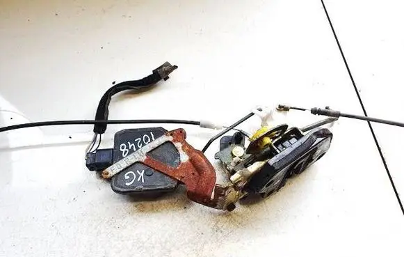 Hyundai Trajet Rear door lock
