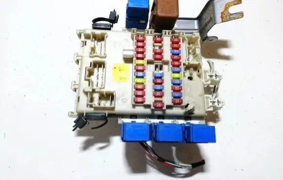 Nissan Primera Fuse box set 24350av700 0616031