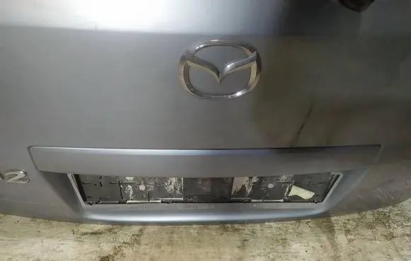 Mazda 2 Trunk door license plate light bar 