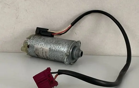 Mercedes-Benz S W220 Seat adjustment motor A2208205042 901749100 0130002581