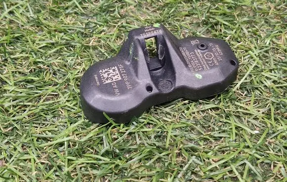 Volkswagen Touareg II Tire pressure sensor 7PP907275F