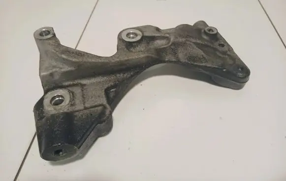 Chrysler Grand Voyager V Generator/alternator bracket 90513137f