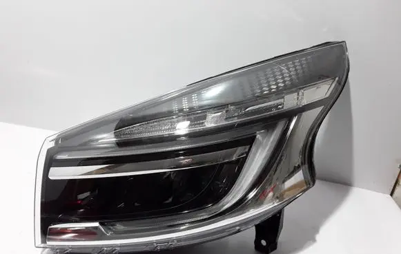 Renault Trafic III (X82) Headlight/headlamp 260602422R