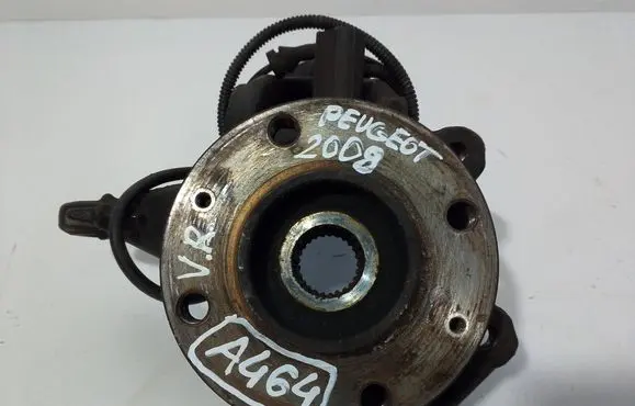 Peugeot 2008 I Front wheel hub P61