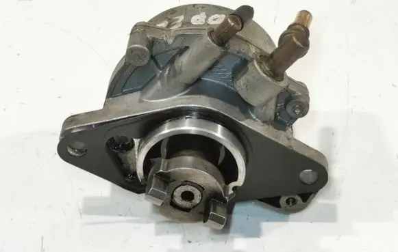 Opel Corsa D Vacuum pump 55193232