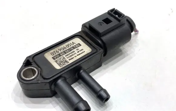Volkswagen Golf V Exhaust gas pressure sensor 076906051A