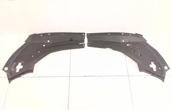 Engine bonnet/hood lock trim molding