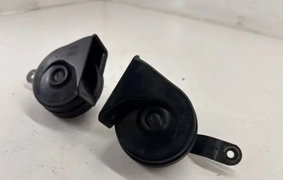 Tesla Model X Horn signal 104549500A 104549600A