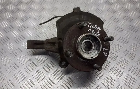 Nissan Tiida C11 Front wheel hub spindle knuckle