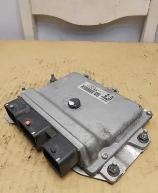 Nissan Qashqai Engine control unit/module MEC940240