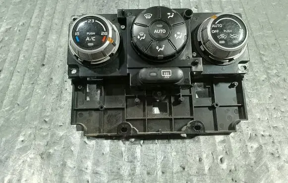 Suzuki Grand Vitara II Climate control/heater control trim 