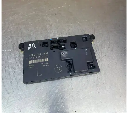 Mercedes-Benz E W211 Door control unit/module 2118701126 00401599