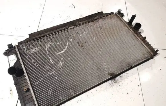 Toyota Avensis T270 Coolant radiator 