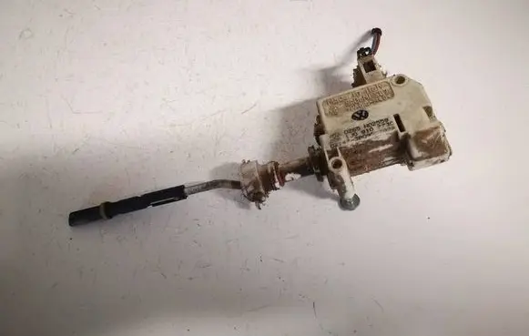 Volkswagen Bora Central locking motor 1j0810773c