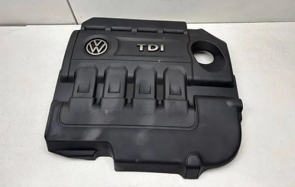 Volkswagen PASSAT B8 Engine cover (trim) 04L103925Q 04L103925S