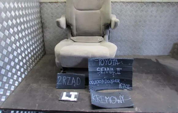 Toyota RAV 4 (XA20) Rear seat 