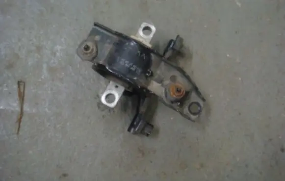 Skoda Rapid (NH) Engine mount bracket
