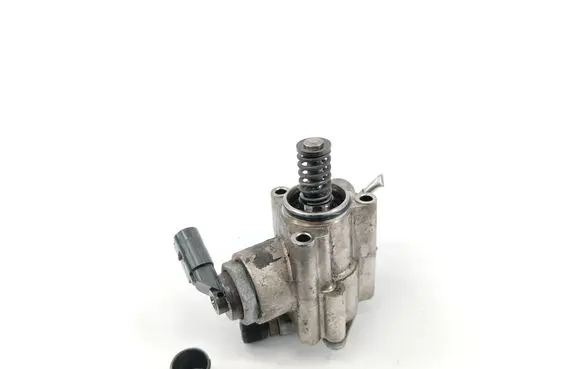 Volkswagen PASSAT B6 Fuel injection high pressure pump 06F127025D