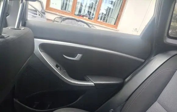 Hyundai i30 Trunk/boot lower side trim panel 