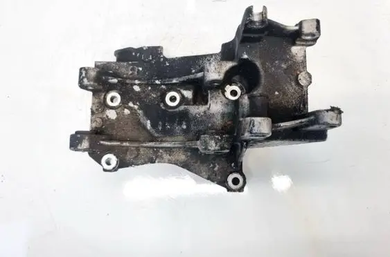 Peugeot 406 Engine mounting bracket 96348183