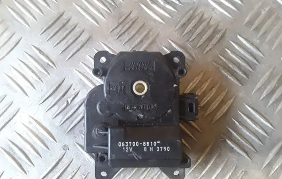 Lexus RX 330 - 350 - 400H Air flap motor/actuator 0637008810