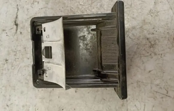 Suzuki Grand Vitara I Car ashtray