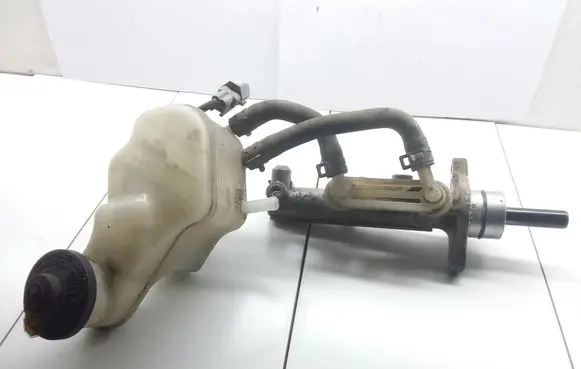 Toyota Avensis Verso Master brake cylinder 13231140260