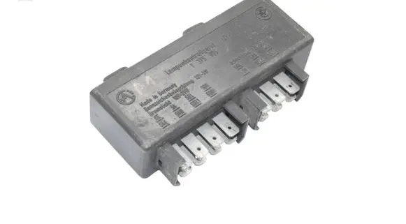 BMW 3 E30 Light module LCM 1375909
