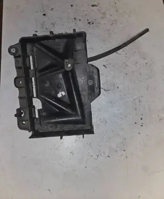 Volkswagen Polo IV 9N3 Battery tray 6Q0915331D