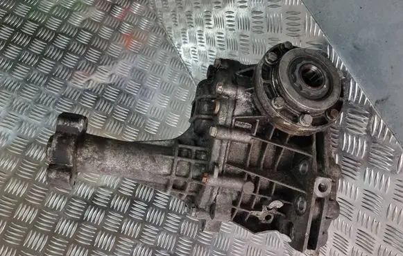 Gearbox transfer box case