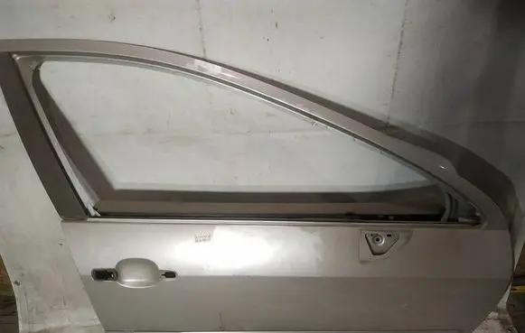 Peugeot 407 Front door pilkos