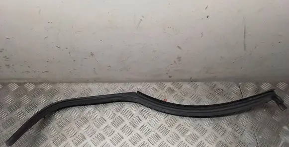 Porsche Macan (95B) Rubber seal rear door 95B839762B