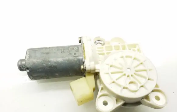 Mercedes-Benz E W211 Front door window regulator motor A2118203042