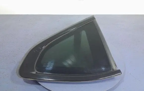 BMW X4 F26 Rear side window 7416548