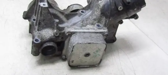 Honda CR-V Oil filter mounting bracket