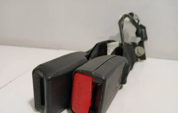 Mazda 6 Middle seatbelt (rear) T86253T
