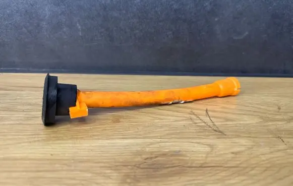 Skoda Octavia Mk2 (1Z) Oil level dip stick 06A103638O