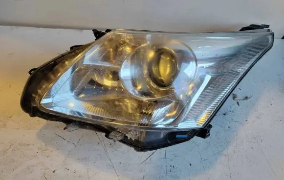 Toyota Avensis T270 Headlight/headlamp 8115805310
