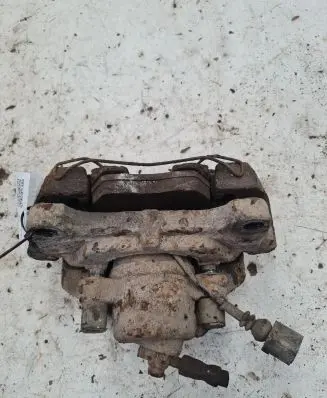 Volkswagen PASSAT B6 Front brake caliper