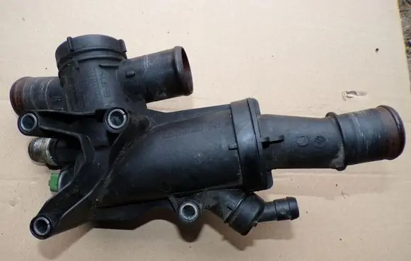 Peugeot 2008 I Thermostat housing 9656182980