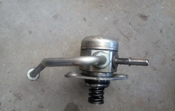 Ford Focus Fuel injection high pressure pump CM5G9D376GA