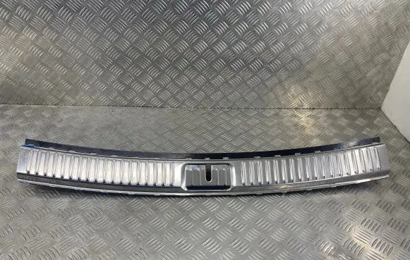 Trunk/boot sill cover protection